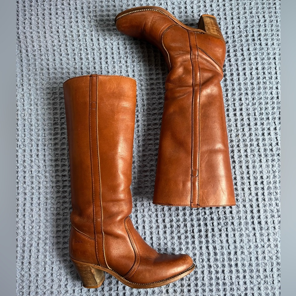 1970s Vintage Dex Cognac Leather Knee High Tan Campus Heel Boots 7.5